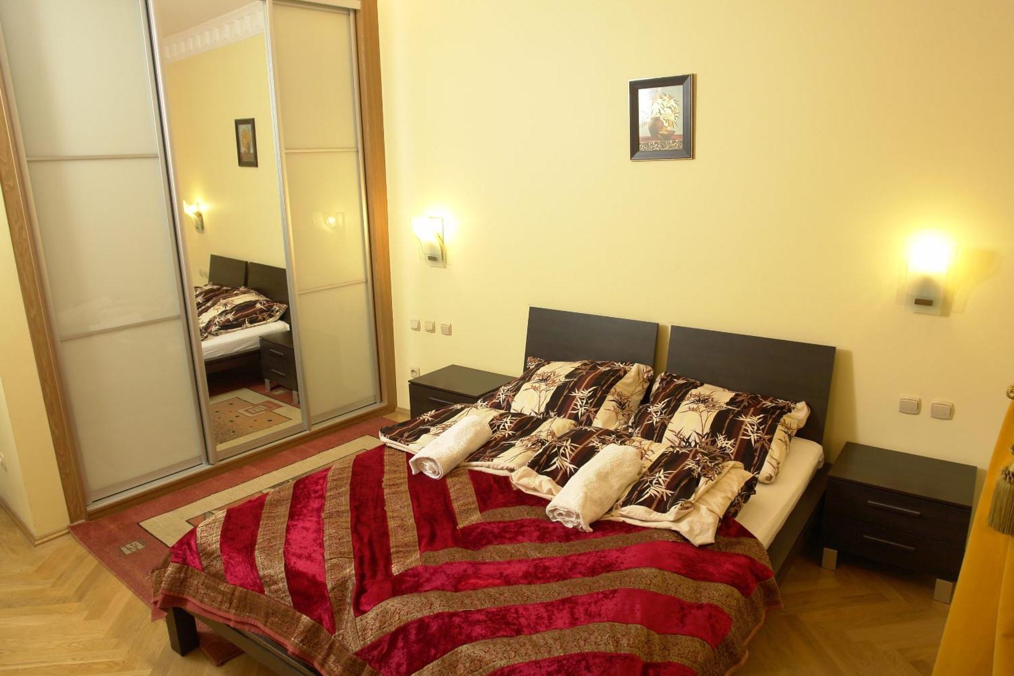 P&J Apartamenty Sw. Krzyza Krakow Luaran gambar